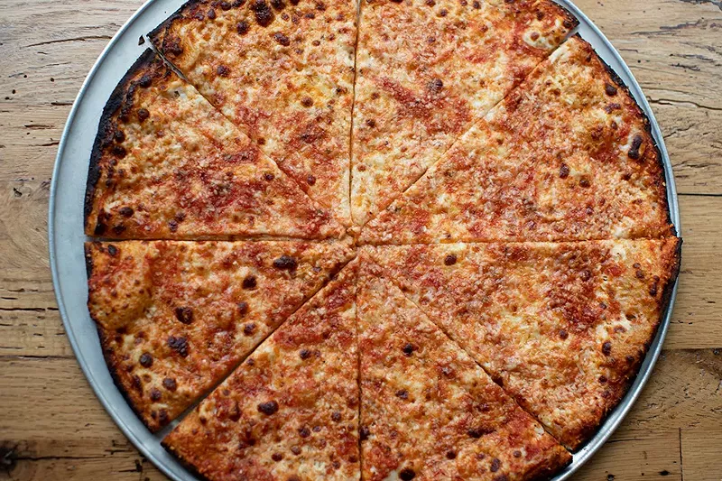 O+O original pizza with tomato sauce, Fior di Latte and pecorino. - MABEL SUEN
