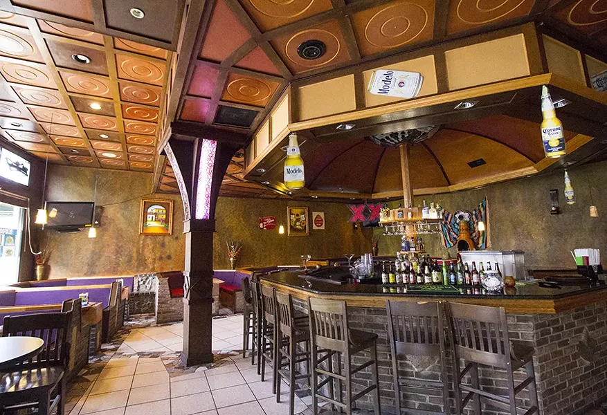 A cheerful bars sits at the restaurant's center. - PHOTO BY MABEL SUEN