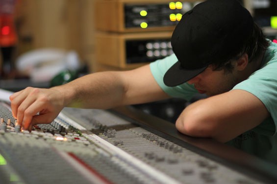 Derek Vincent Smith a.k.a Pretty Lights at the mixing board