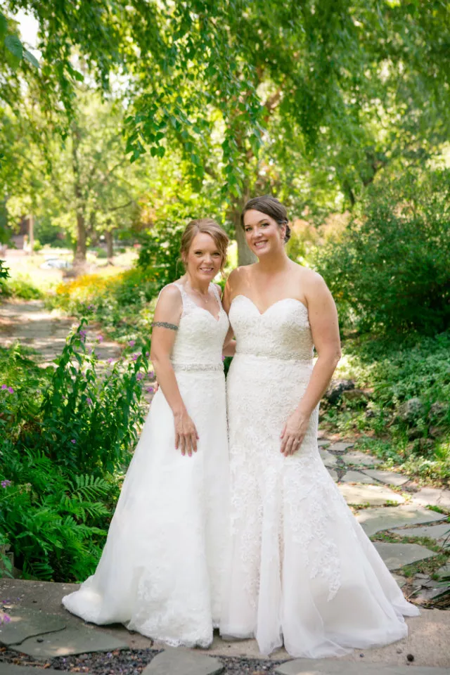 St Louis Couple s Wedding Dresses Stolen From Van in St Louis Couple s Wedding Dresses Stolen From Van in