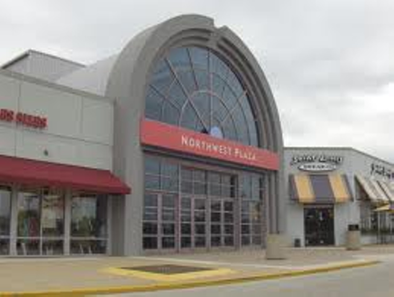 Northwest Plaza | St. Ann | Retail | Community & Services