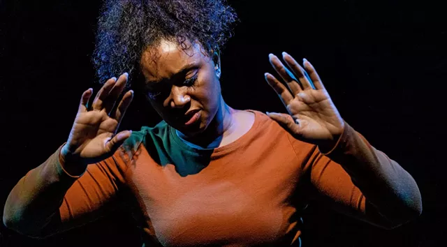 Indoor theater returns to Blackfriars with compelling one-woman show ‘Pretty Fire’ | Theater