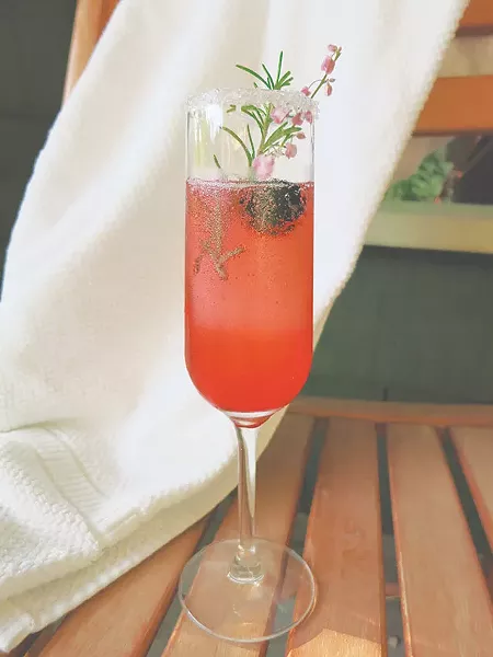 DIY your way to a classy poolside buzz - MIRIAM SITZ