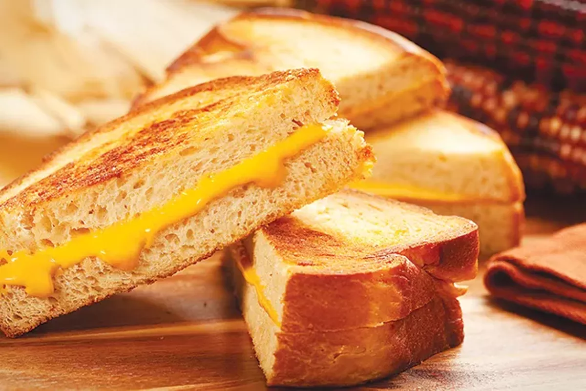 Industry News Grilled Cheese on Wheels, a Breastaurant, TBA Opens