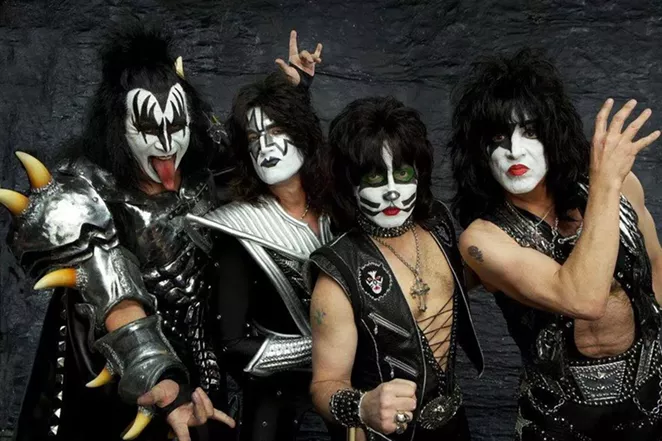 FACEBOOK, KISS