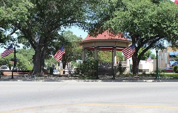New Braunfels' Main Plaza Bandstand - WIKIMEDIA COMMONS / DARRYL PEARSON