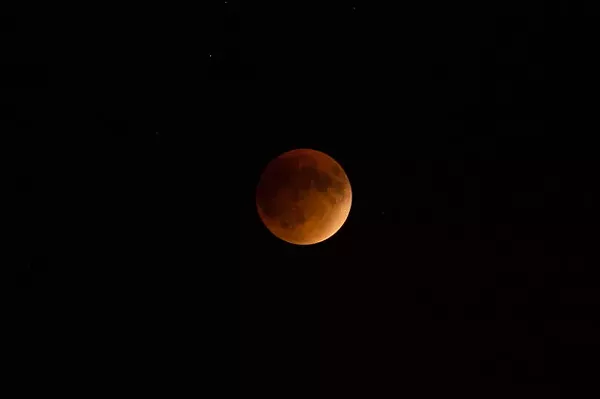 Some San Antonians got great shots of last night's supermoon lunar eclipse, while others weren't so lucky. - VIA ANDREW SEAMAN (FLICKR CREATIVE COMMONS)