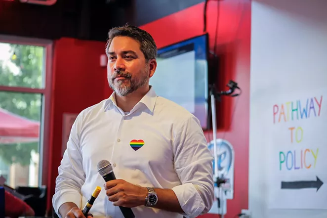 Roberto Treviño speaks during a pre-pandemic public appearance. - FACEBOOK / COUNCILMAN ROBERTO C. TREVIÑO