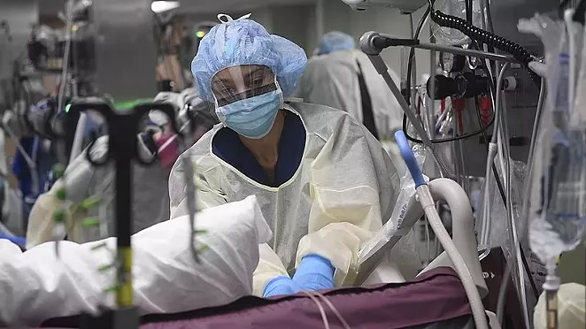 A surgical nurse prepares a COVID-19 patient for a procedure in an intensive care unit. Abbott’s order makes Texas the largest state in the country without a mask mandate. - WIKIMEDIA COMMONS / US NAVY MASS COMMUNICATION SPECIALIST 2ND CLASS SARA ESHLEMAN