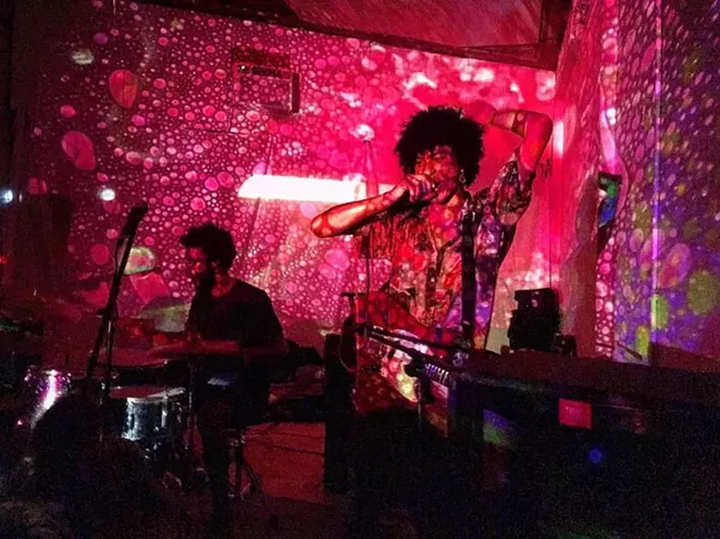 PHOTO BY JOEL ADRIAN DUNLOP // VISUALS BY ACID LIGHT SHOW