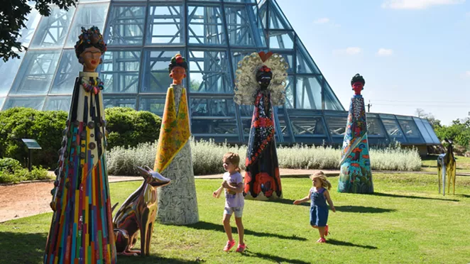 Along with the exhibition, the garden is debuting six Botanical Frida statues. - TWITTER / SABOTGARDEN