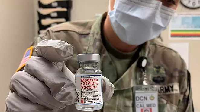 A military medical staffer holds up a vial of COVID-19 vaccine. - DEPARTMENT OF DEFENSE / FORT HUNTER LIGGETT