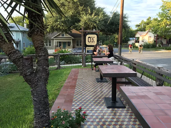 Outlaw Kitchen's patio. - JESSICA ELIZARRARAS