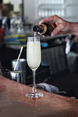 French 75 - INSTAGRAM/@DRINKING.IN.SA
