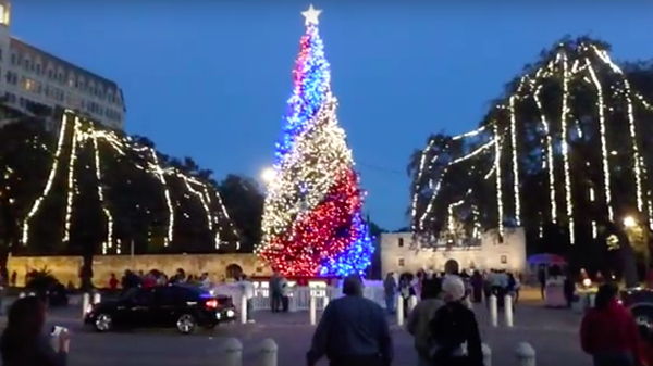 The Alamo plaza Christmas Tree in 2003. - YOUTUBE.COM VIA JAMHUIZAR