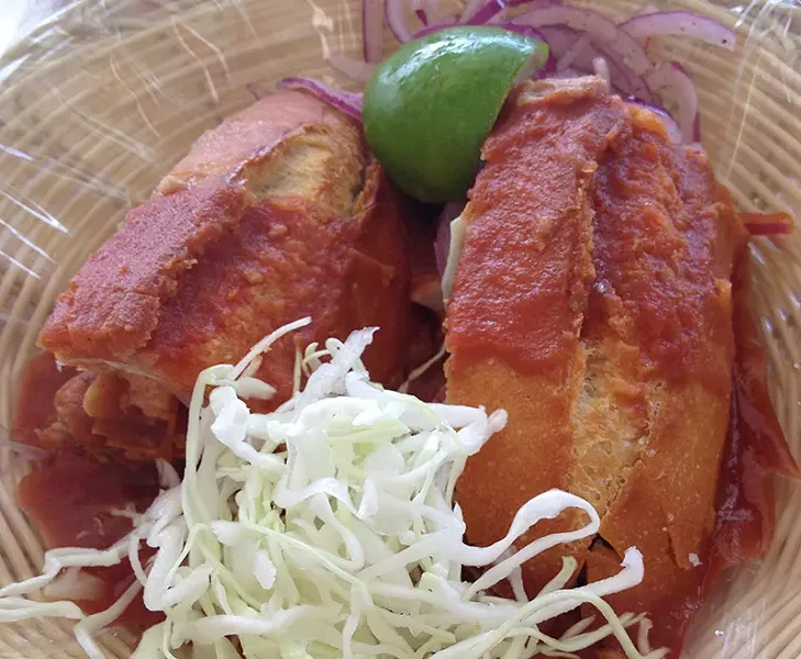 Ro-Ho's signature torta ahogada. - RON BECHTOL