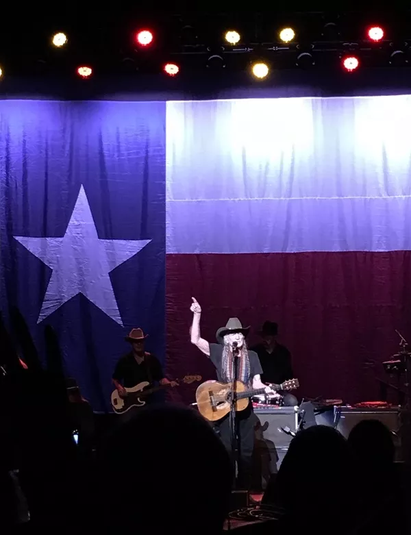 Willie implores the crowd to sing along. - PHOTO CREDIT: FELICIA ESPARZA
