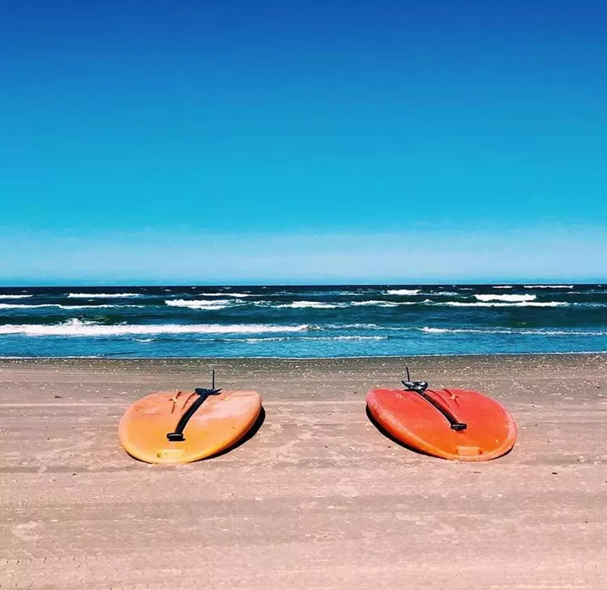 20 Beautiful And Secluded Texas Beaches Worth A Weekend Road Trip San Antonio Slideshows Cur Texas Beaches Worth A Weekend Road Trip