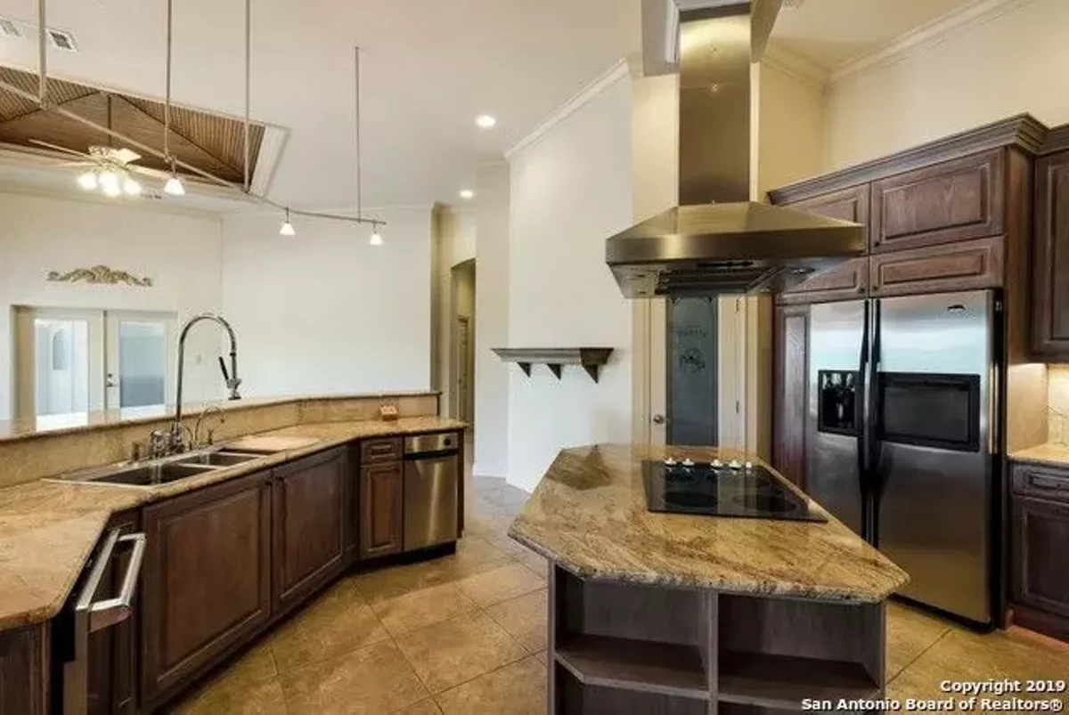 A House on Calaveras Lake Is for Sale, and It Feels Like an Island