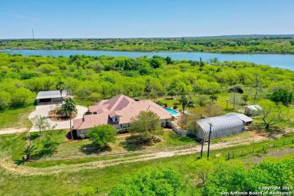 A House on Calaveras Lake Is for Sale, and It Feels Like an Island