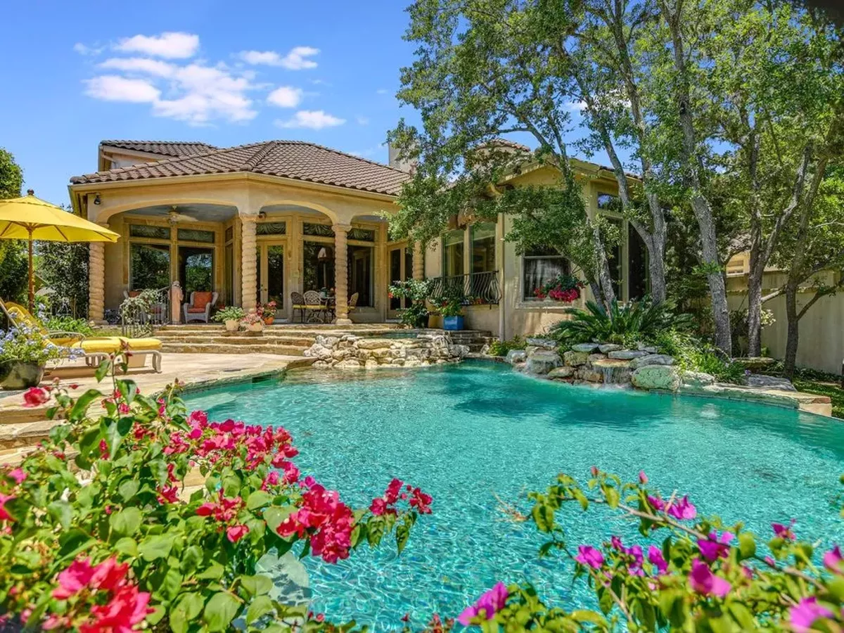 25 Homes for Sale in San Antonio With Completely OvertheTop Pools
