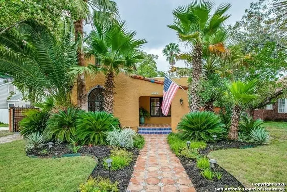 This 100 Year Old Spanish Style Bungalow In San Antonio Is Now On The Market For 375k San Antonio San Antonio Current