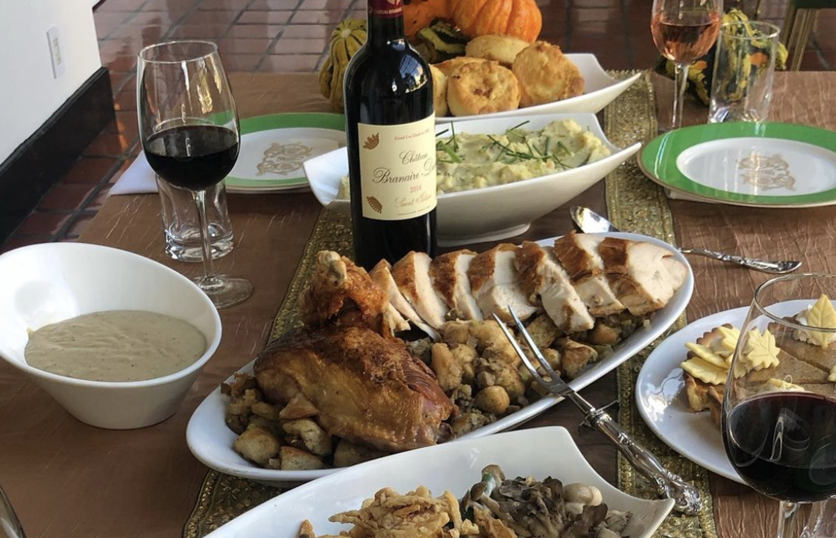 Downtown San Antonio luxury hotels offering curbside Thanksgiving packages