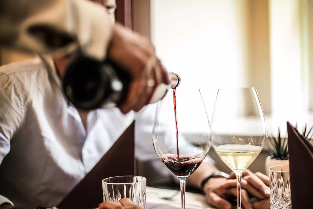 American Airlines wants to sell you stockpiled wine it couldn't offload to passengers during the pandemic - Vimarsana News