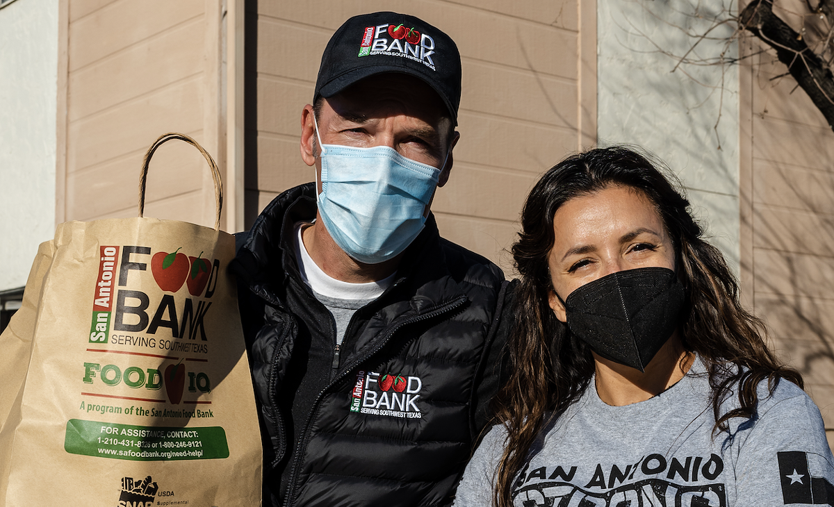 Actress Eva Longoria volunteers with San Antonio Food Bank following devastating winter storm - Vimarsana News