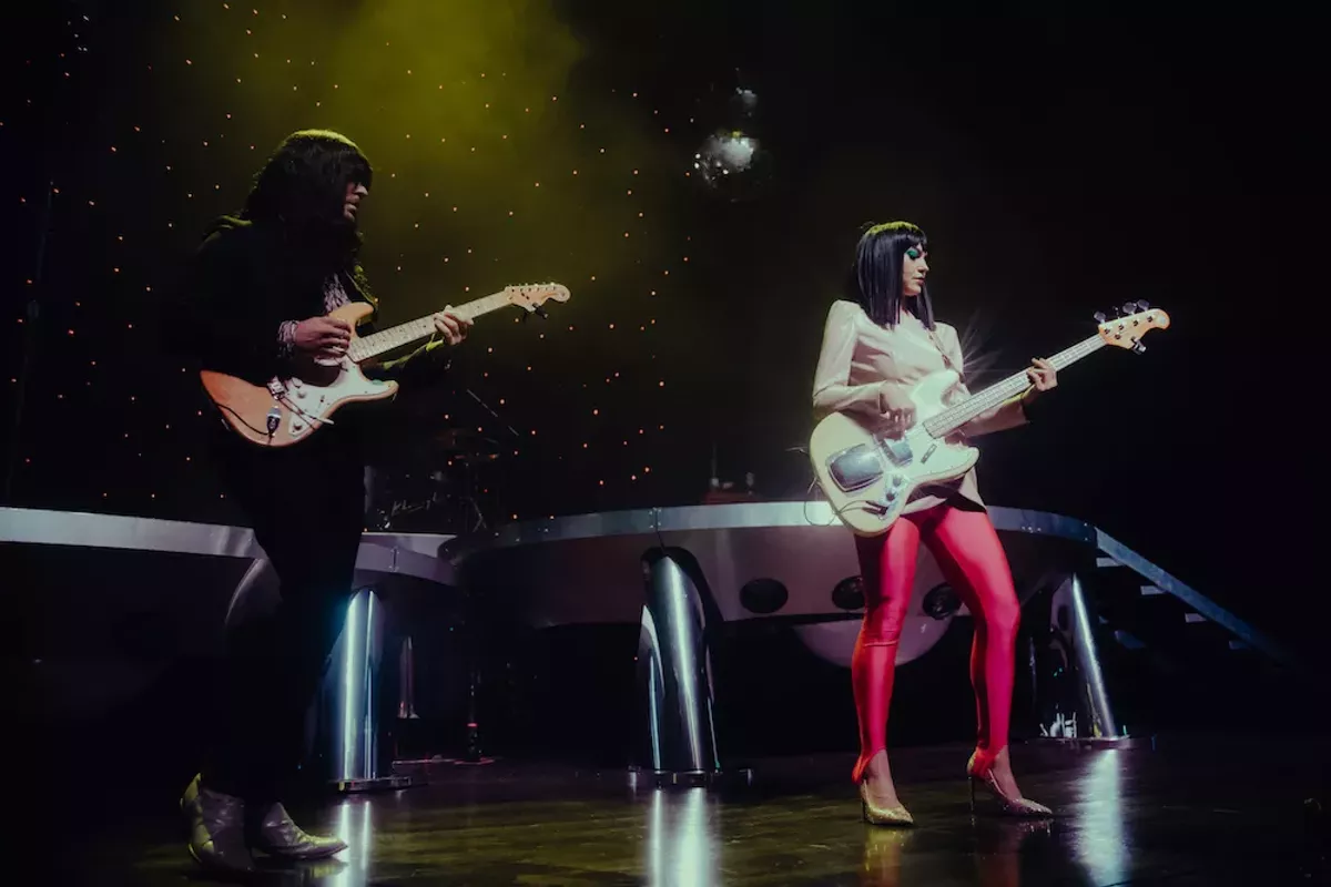 Khruangbin's Saturday show at San Antonio's Tobin Center unlocked a spiritual journey - Vimarsana News