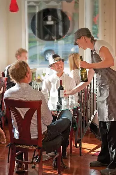 avenuesbistro_annestephenson.jpg