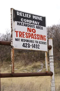 notrespassingsign.jpg