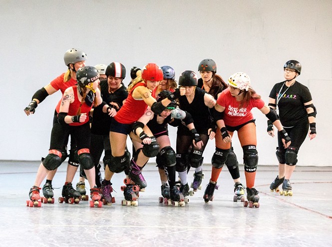 A cross-section of BSR players scrimmaging. We are very lucky to have WFTDA officials to help us out! - VOID POINTER