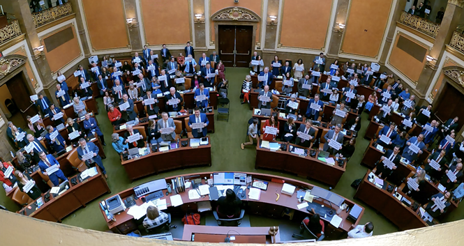 Utah House and Senate leaders downplay culture war issues in opening remarks of 2024 session. - Vimarsana News