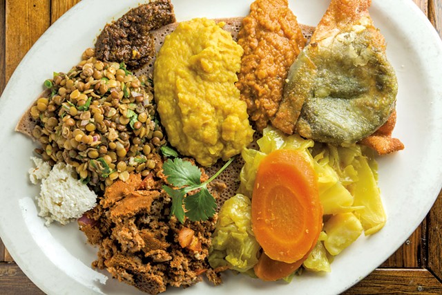 A plate of Ethiopian food at &iexcl;Duino! (Duende) - OLIVER PARINI
