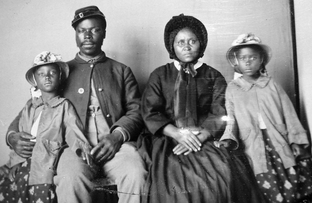 African American soldier and family - COURTESY OF THE LIBRARY OF CONGRESS