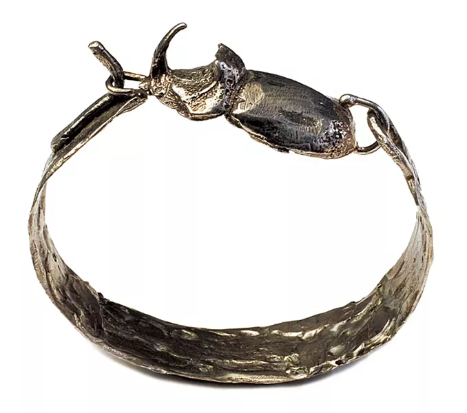 Beetle clasp bracelet - SARAH PRIESTAP