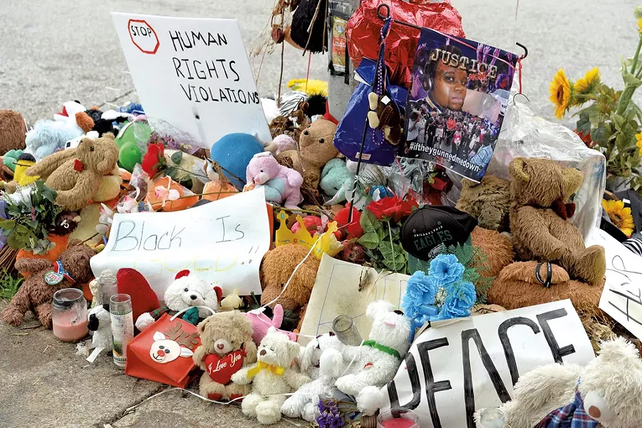 Makeshift memorial for Michael Brown In Ferguson, Mo. - © GINOSPHOTOS | DREAMSTIME.COM