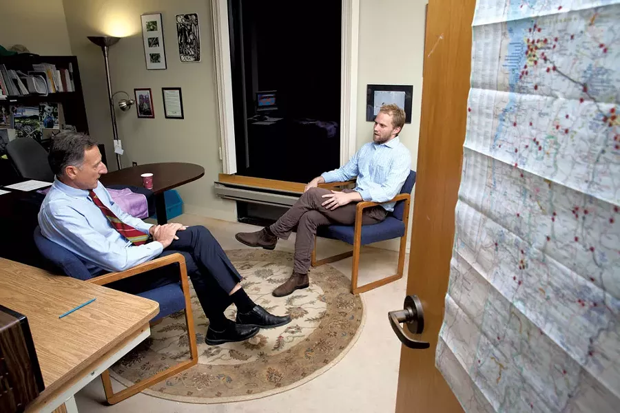 Shumlin talks with campaign manager Scott Coriell - MATTHEW THORSEN