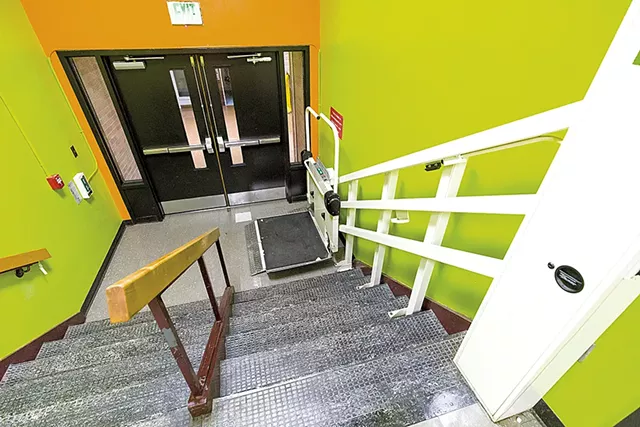 A lift at the high school - OLIVER PARINI