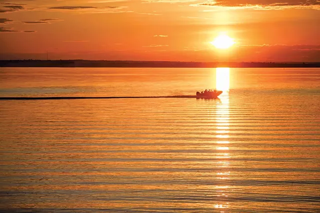 Powerboating on Lake Champlain - OLIVER PARINI