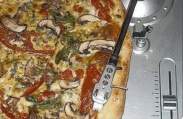 Pizza Soul pie on a turntable - COURTESY OF JASON LERNER