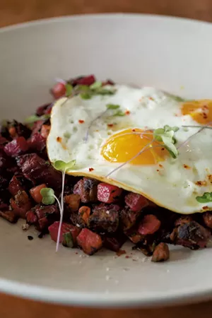 Red flannel hash at Juniper Bar & Restaurant - OLIVER PARINI