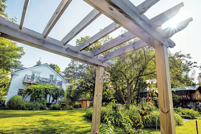Jen Kennedy's pergola - GLENN RUSSELL