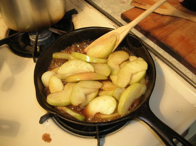 cooking_apples.jpg