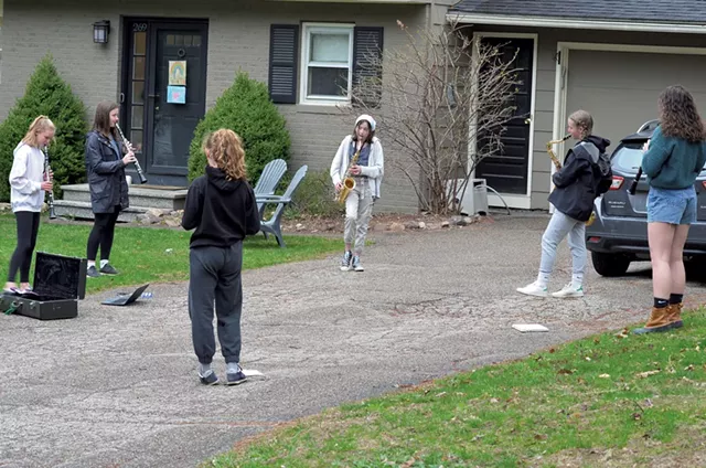 The driveway concert - SASHA GOLDSTEIN