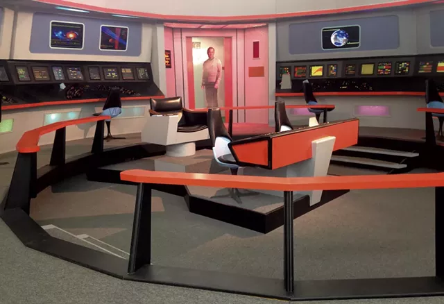 Re-creation of the Enterprise bridge - KEN PICARD