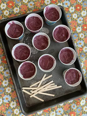 Popsicles in process - MELISSA PASANEN ©️ SEVEN DAYS