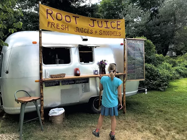 Root Juice in East Warren - SALLY POLLAK ©️ SEVEN DAYS