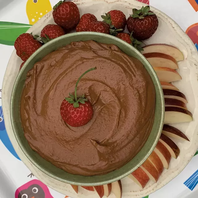 Chocolate hummus with fruit - MELISSA PASANEN